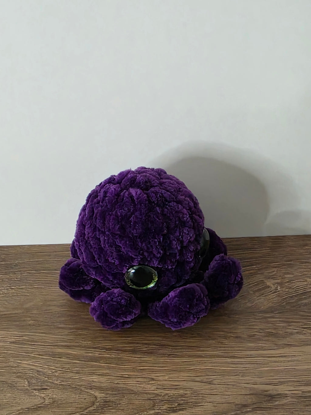 Mini pulpo de peluche con ojos de colores brillantes