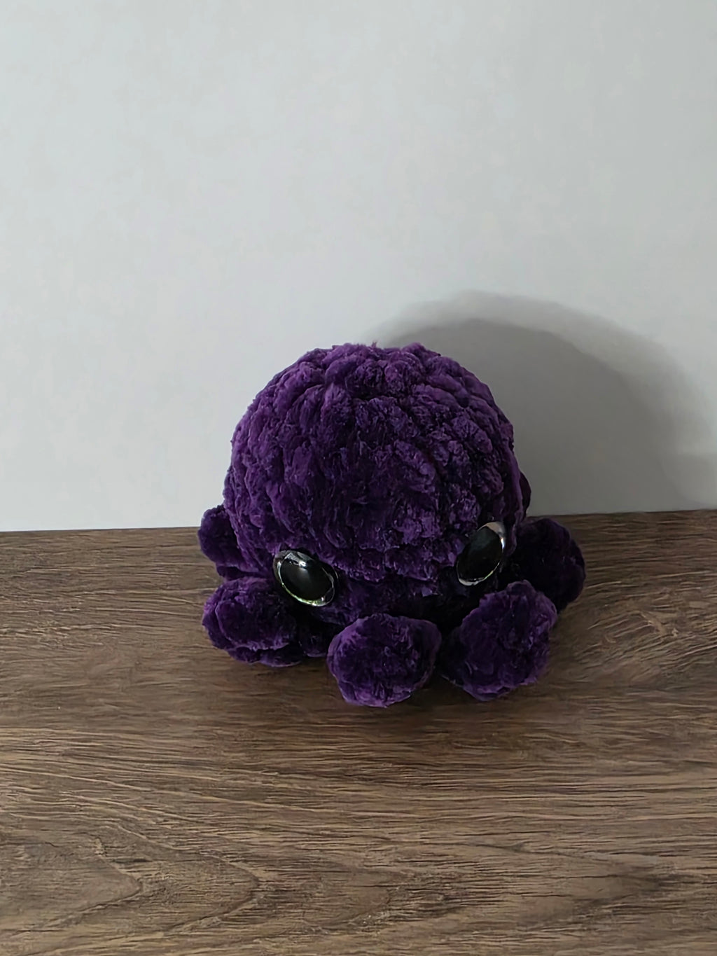 Mini pulpo de peluche con ojos de colores brillantes