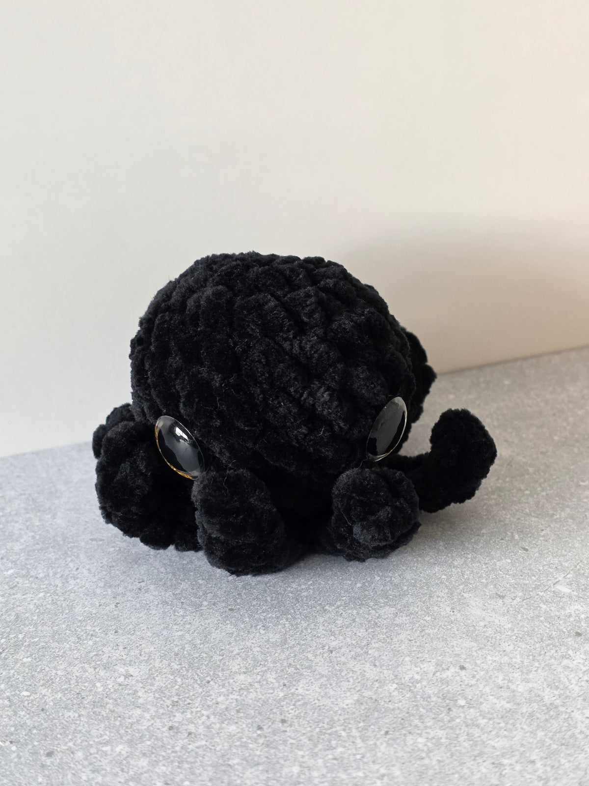 Mini pulpo de peluche con ojos de colores brillantes