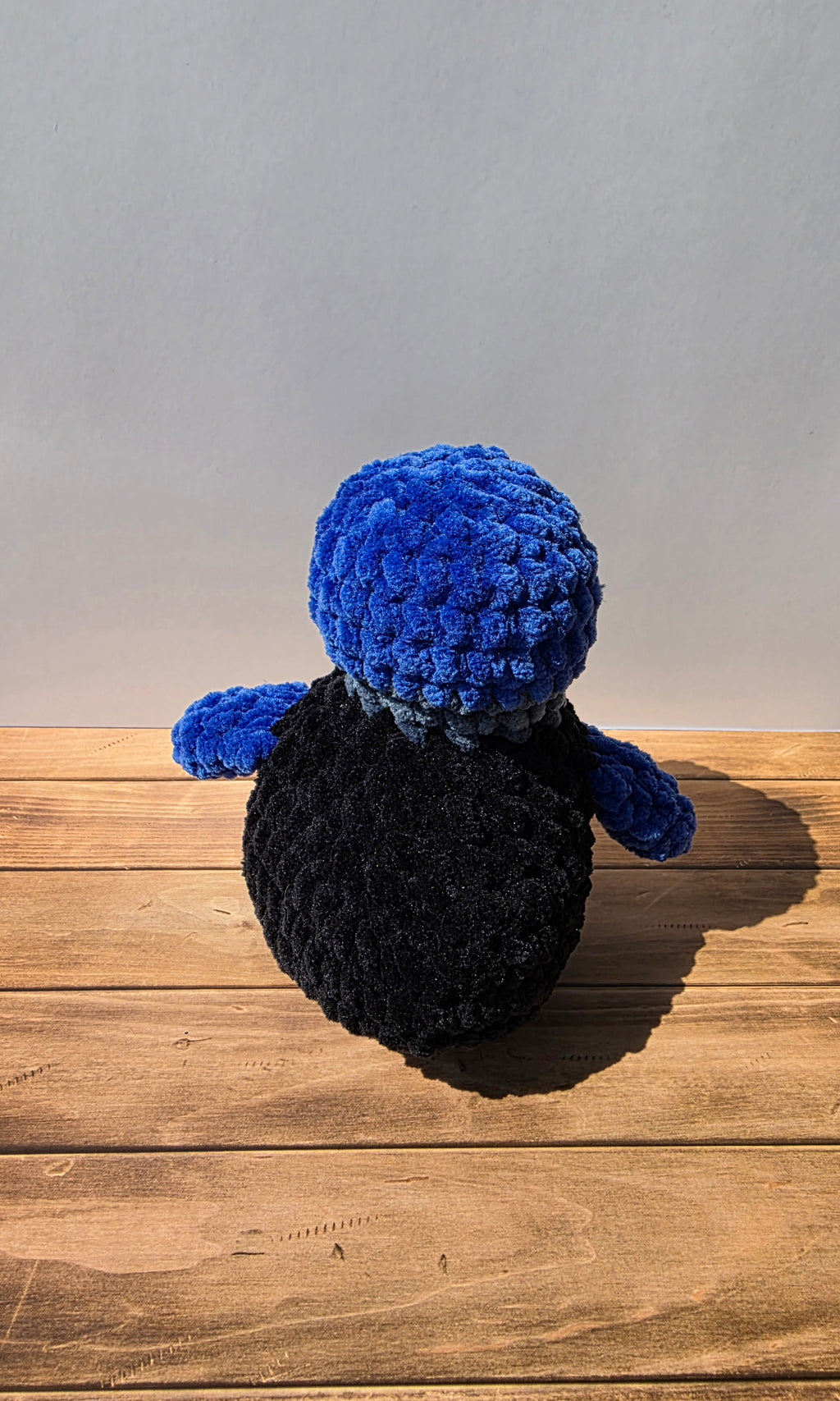 Peluche de patito con ojos negros